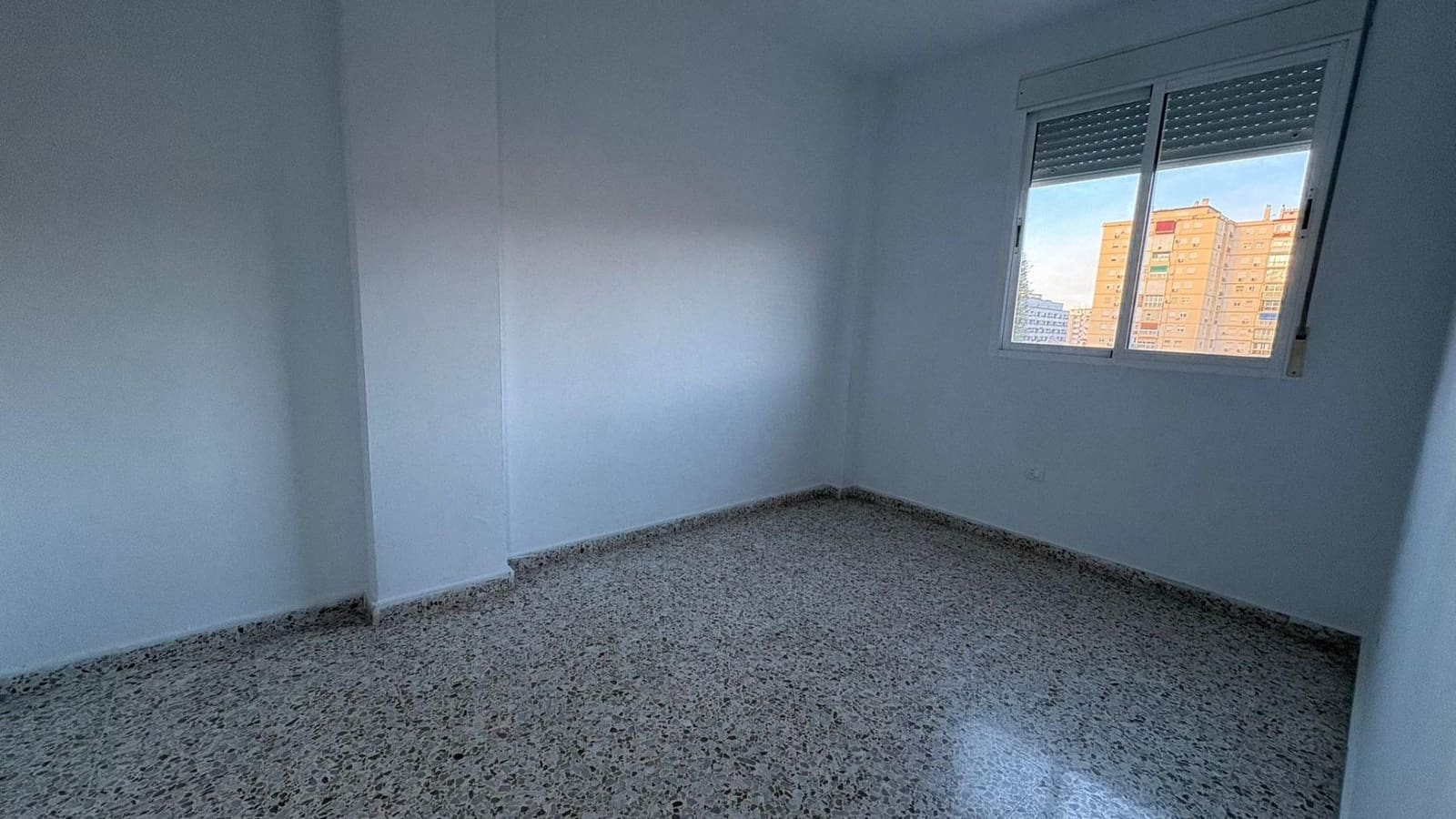 3 soveværelse Lejlighed til leje i Malaga by - € 1.200 (Ref: 9533835)