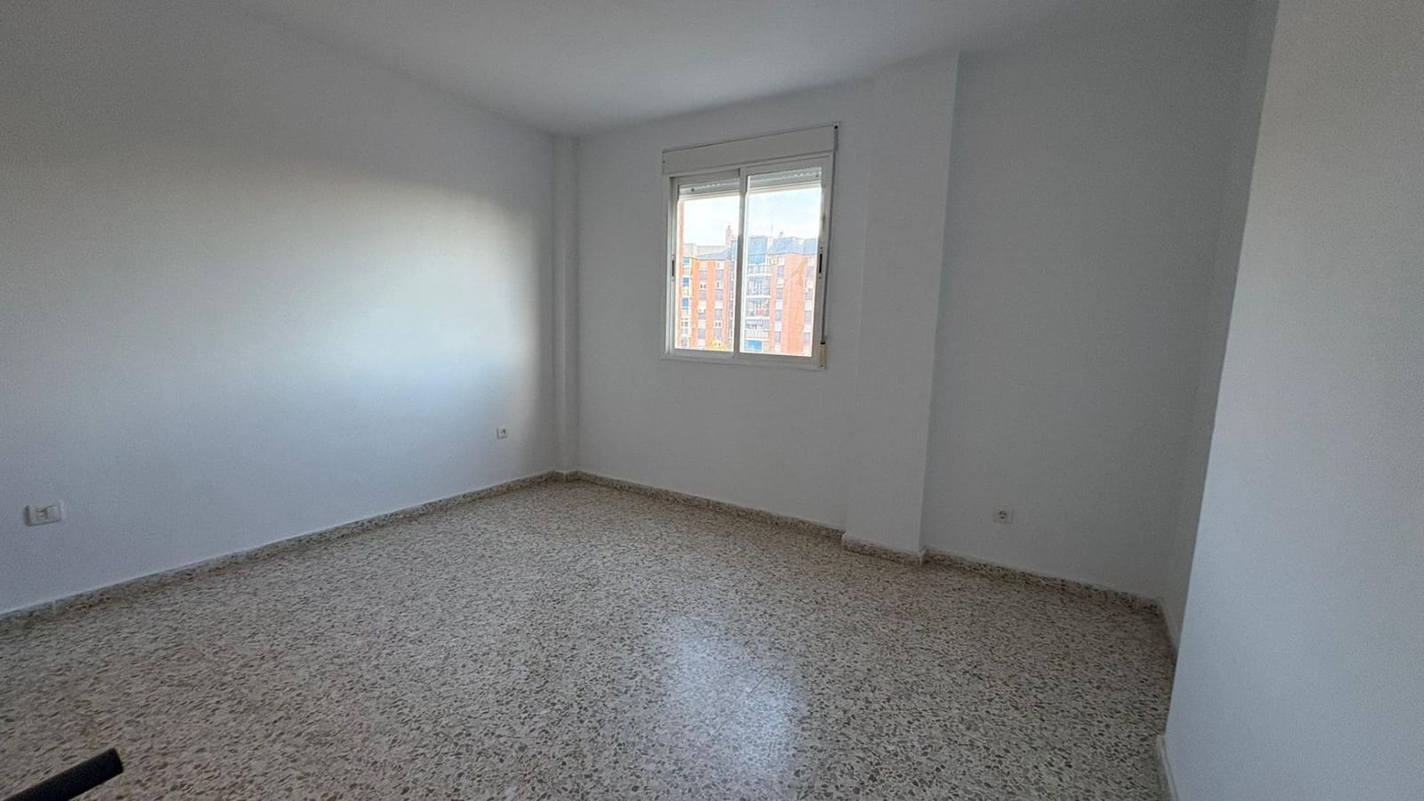 3 soveværelse Lejlighed til leje i Malaga by - € 1.200 (Ref: 9533835)