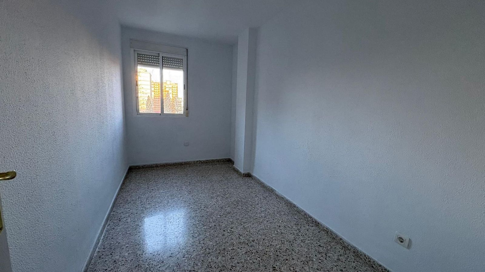 3 soveværelse Lejlighed til leje i Malaga by - € 1.200 (Ref: 9533835)