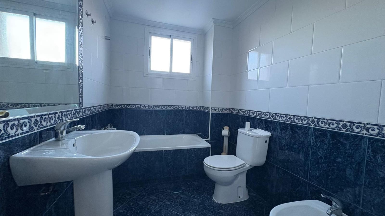 3 soveværelse Lejlighed til leje i Malaga by - € 1.200 (Ref: 9533835)