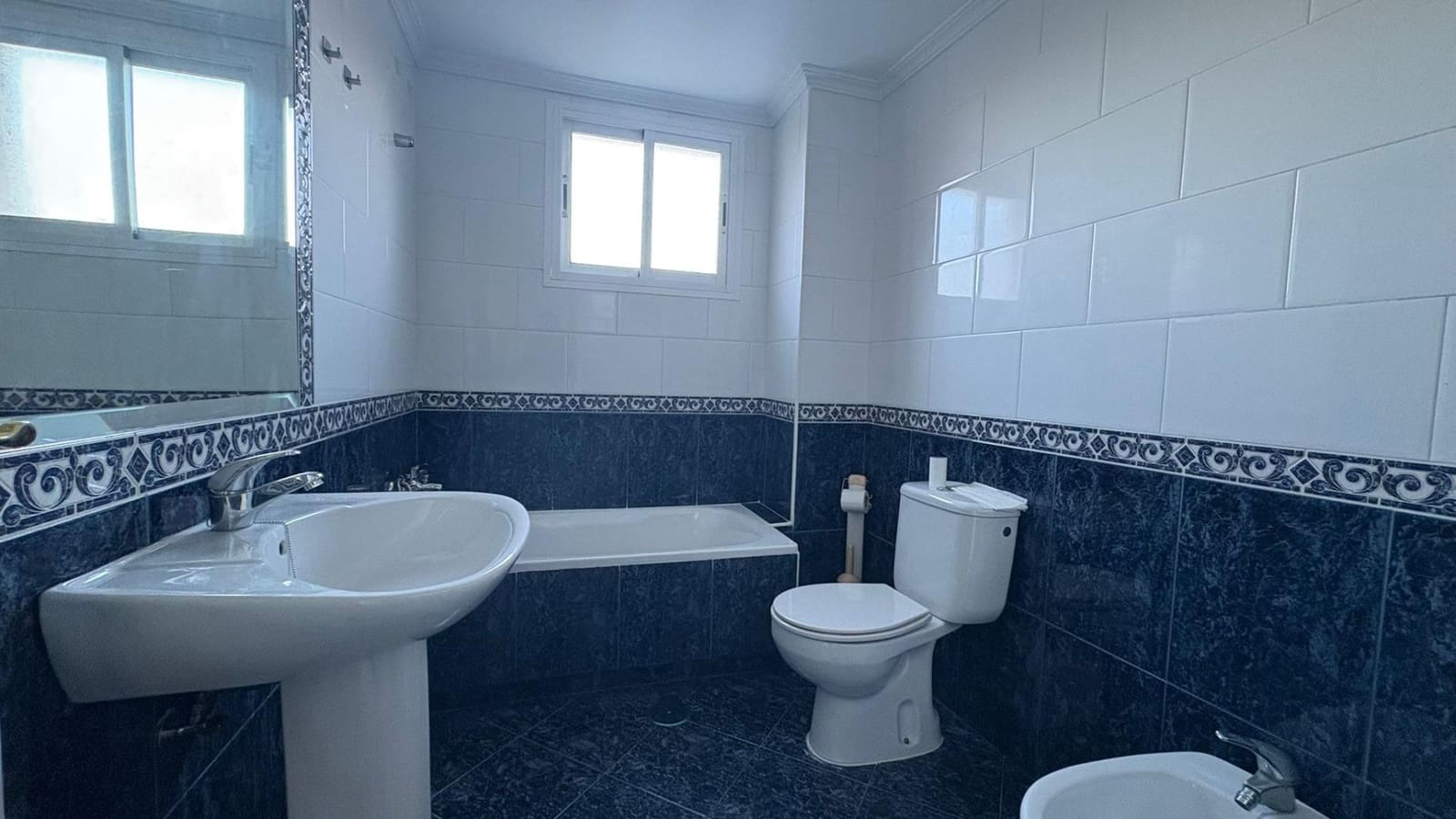 3 soveværelse Lejlighed til leje i Malaga by - € 1.200 (Ref: 9533835)