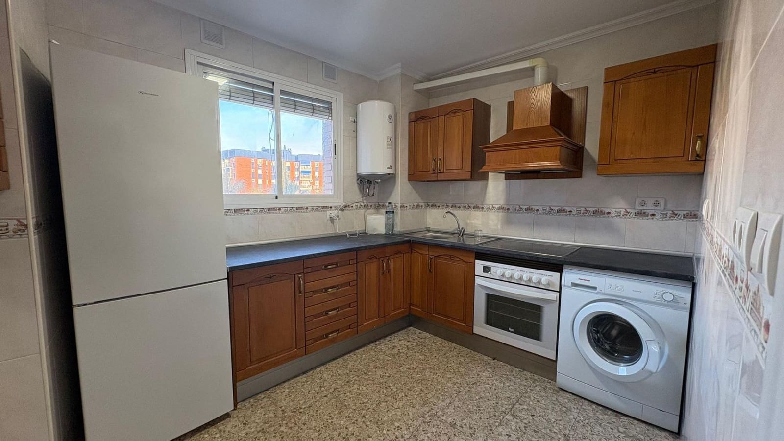 3 soveværelse Lejlighed til leje i Malaga by - € 1.200 (Ref: 9533835)