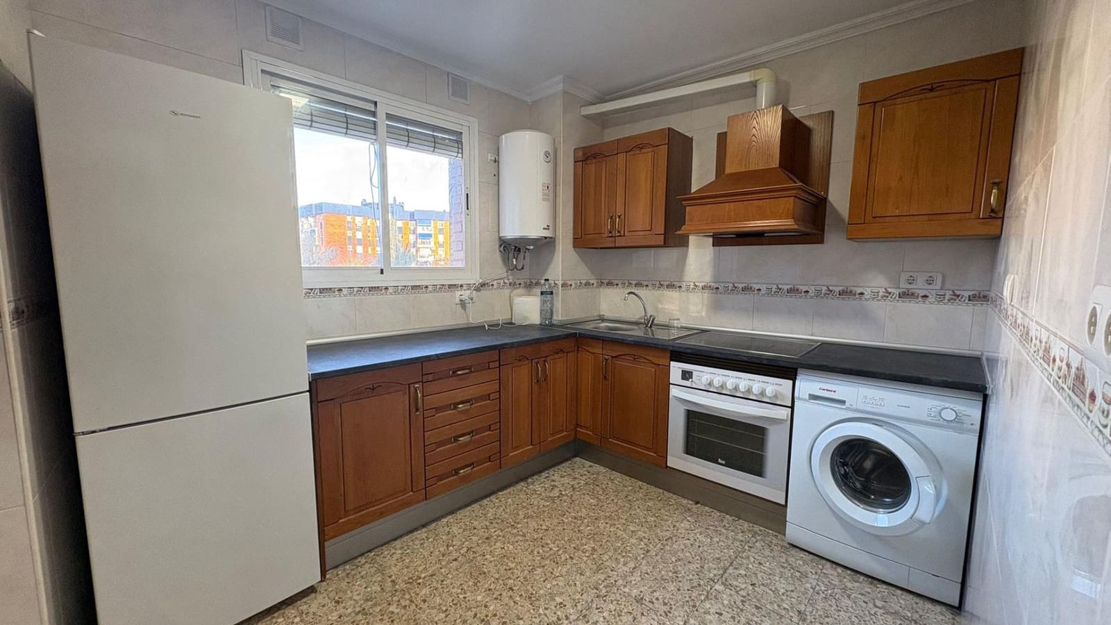 3 soveværelse Lejlighed til leje i Malaga by - € 1.200 (Ref: 9533835)