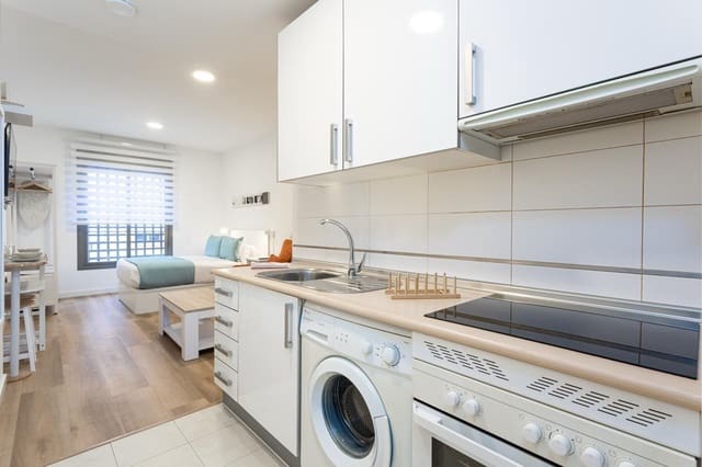 Leilighet til salgs i Centro Historico, Málaga by - € 235 000 (Ref: 9533836)