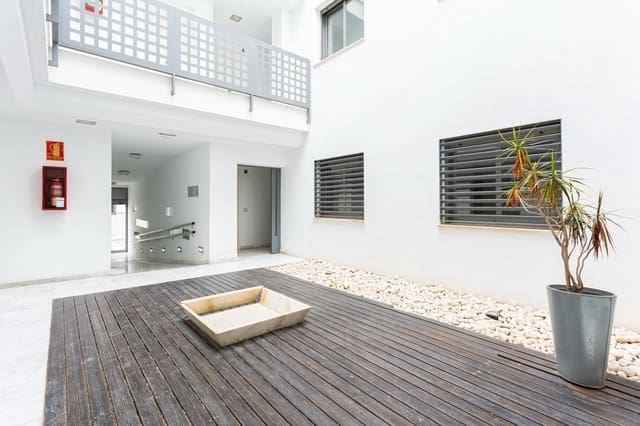 Leilighet til salgs i Centro Historico, Málaga by - € 235 000 (Ref: 9533836)