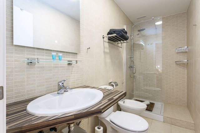 Leilighet til salgs i Centro Historico, Málaga by - € 235 000 (Ref: 9533836)