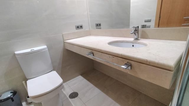 1 soverom Leilighet til leie i Carretera de Cadiz, Málaga by med garasje - € 1 300 (Ref: 9536807)