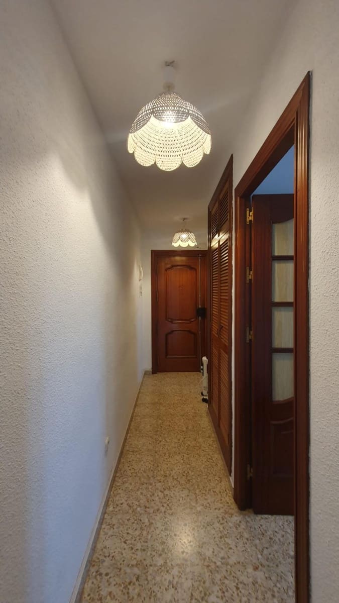 Piso de 3 habitaciones en Málaga ciudad en alquiler - 1.300 € (Ref: 9551659)