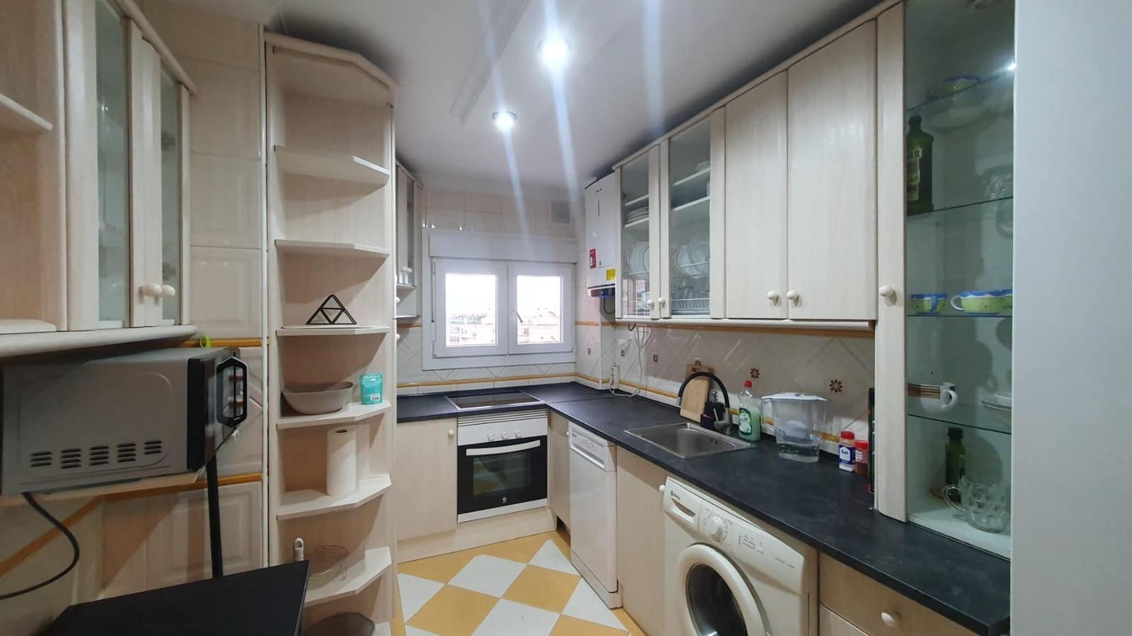 Piso de 3 habitaciones en Málaga ciudad en alquiler - 1.300 € (Ref: 9551659)