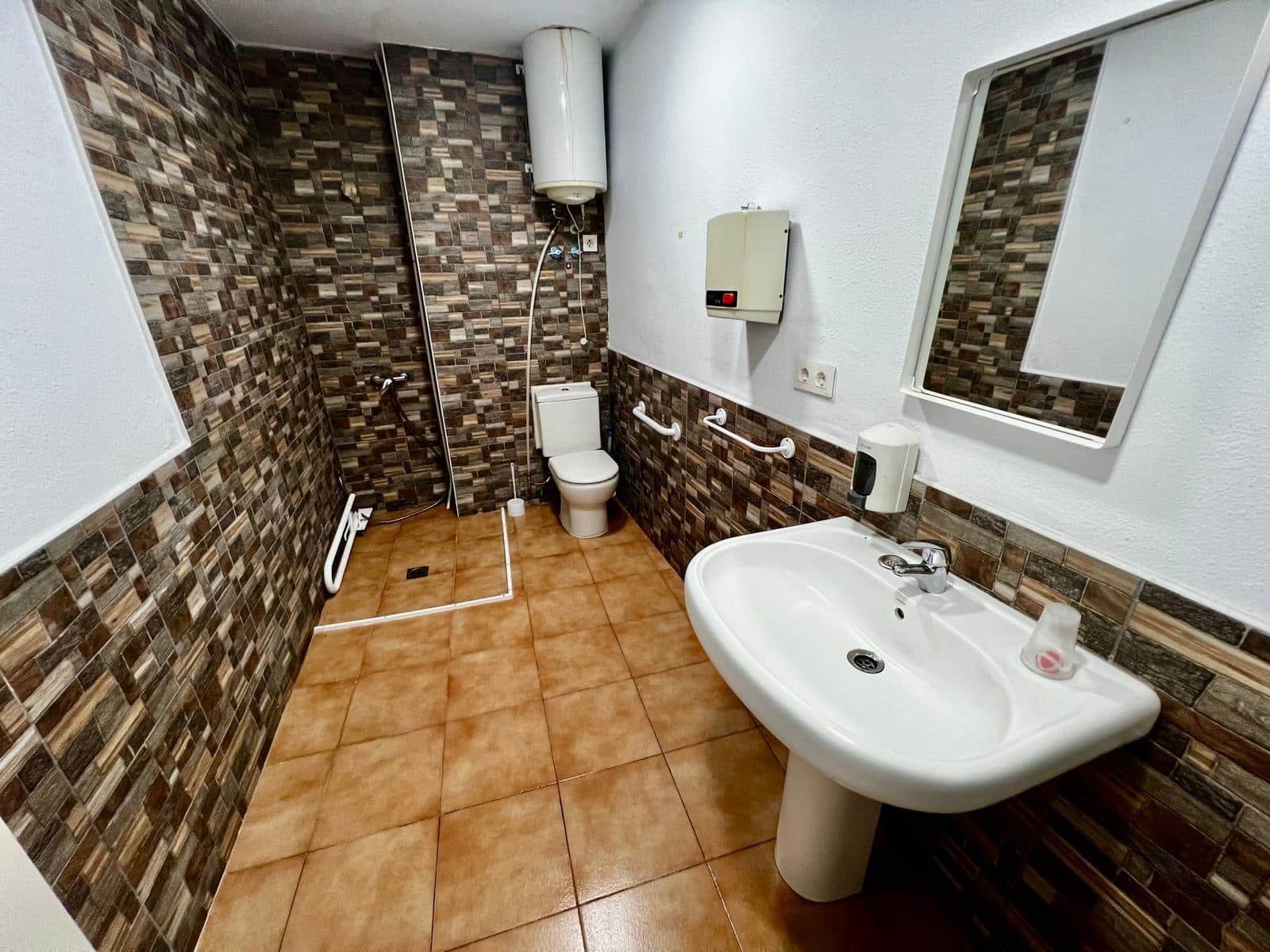 Local Comercial en Málaga ciudad en venta - 185.000 € (Ref: 9551661)