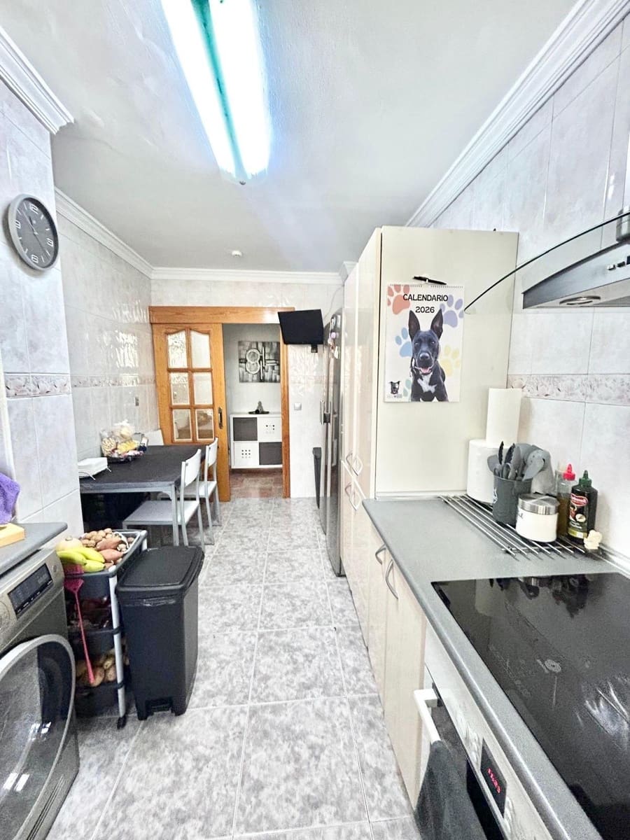 Piso de 3 habitaciones en Málaga ciudad en venta - 176.000 € (Ref: 9568772)