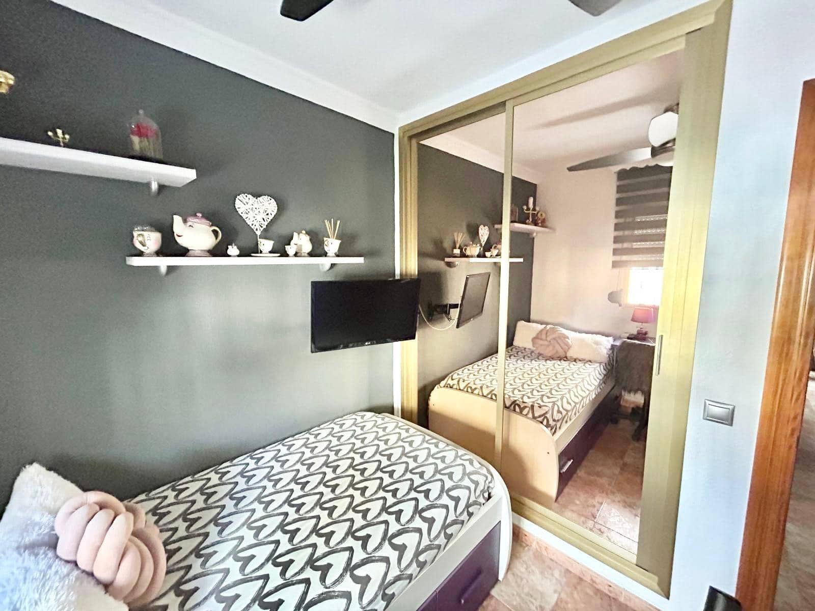 Piso de 3 habitaciones en Málaga ciudad en venta - 176.000 € (Ref: 9568772)