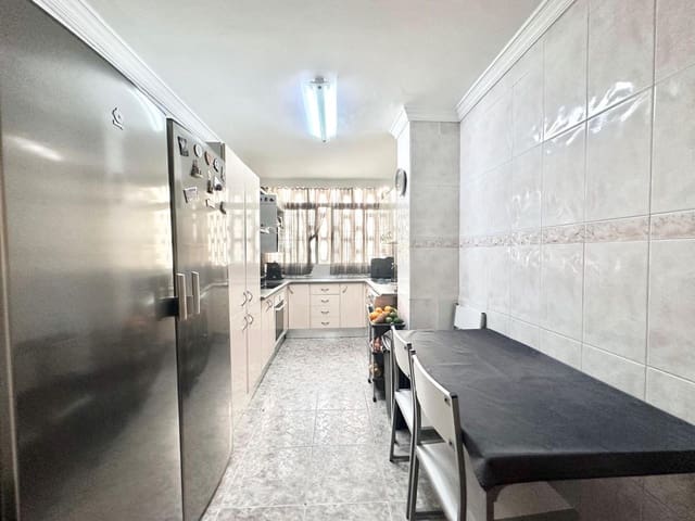 3 soveværelse Lejlighed til salg i Málaga by - € 176.000 (Ref: 9568772)