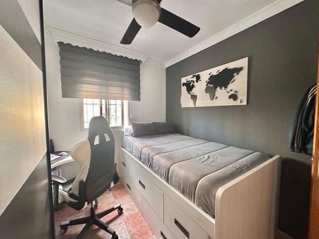 3 soveværelse Lejlighed til salg i Málaga by - € 176.000 (Ref: 9568772)