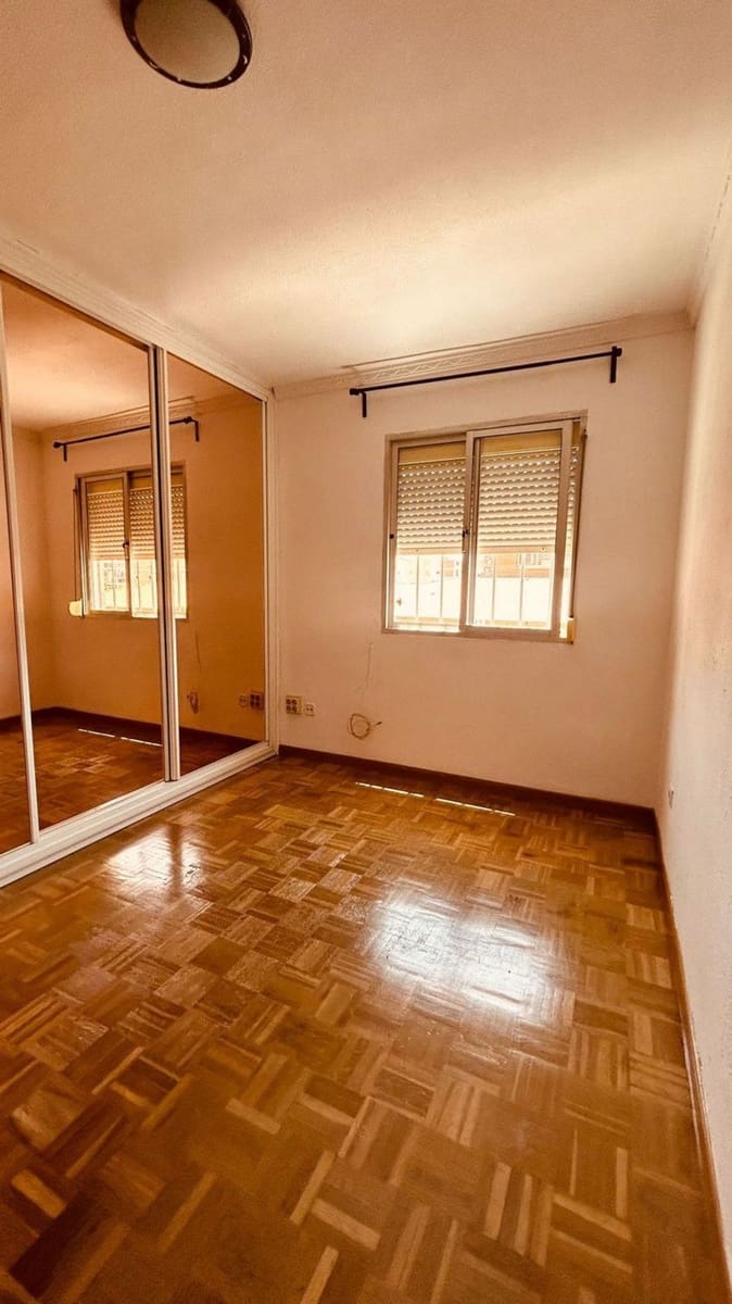 3 bedroom Flat for rent in Malaga city - € 1,100 (Ref: 9568773)