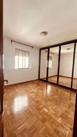 3 sovrum Lägenhet att hyra i Vistafranca, Málaga stad - 1 100 € (Ref: 9568773)