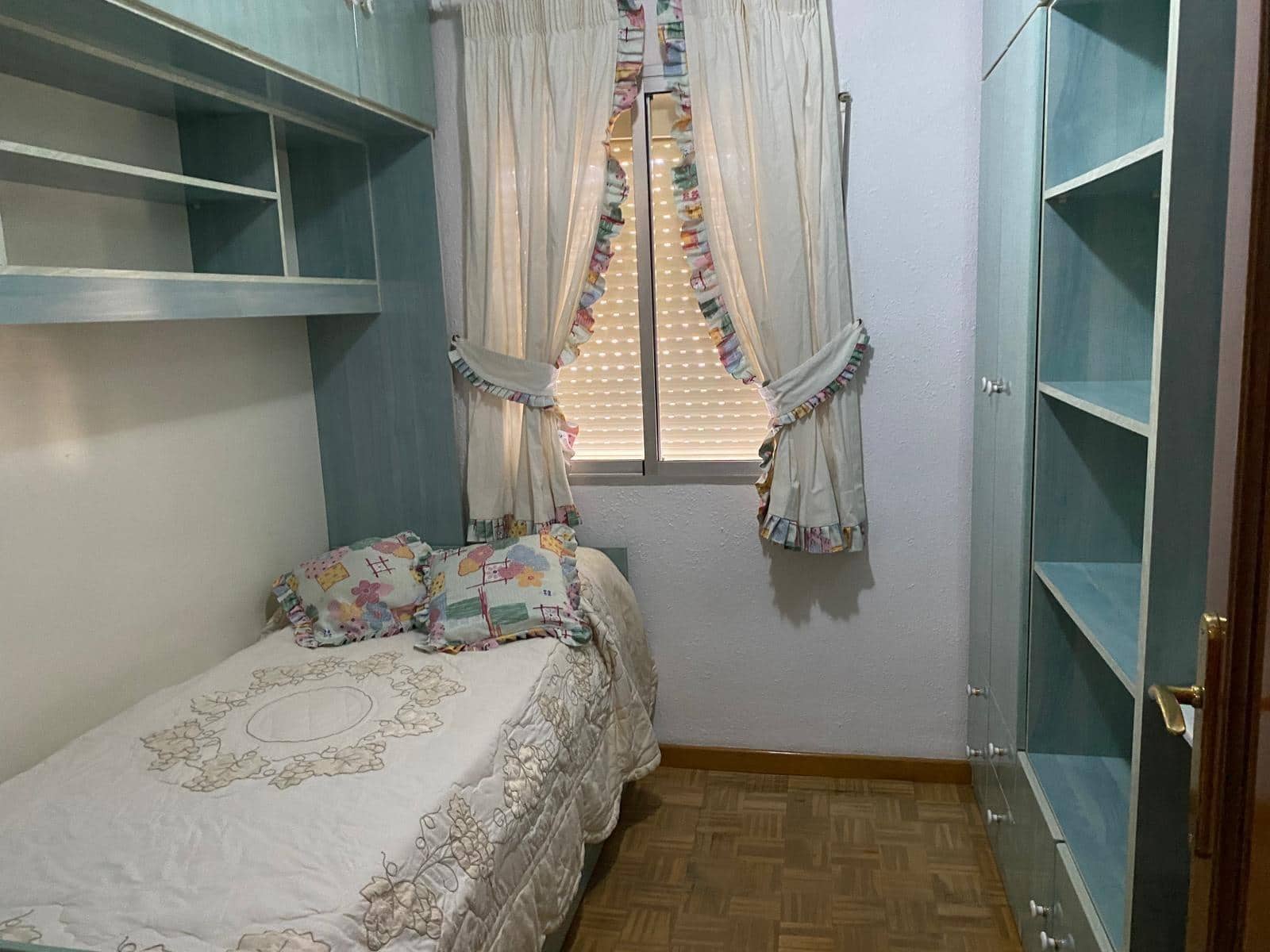 3 bedroom Flat for rent in Malaga city - € 1,100 (Ref: 9568773)