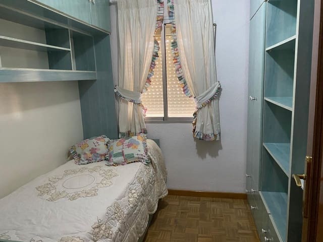 3 sovrum Lägenhet att hyra i Vistafranca, Málaga stad - 1 100 € (Ref: 9568773)