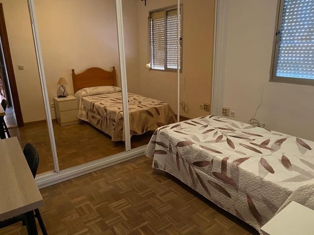 3 sovrum Lägenhet att hyra i Vistafranca, Málaga stad - 1 100 € (Ref: 9568773)