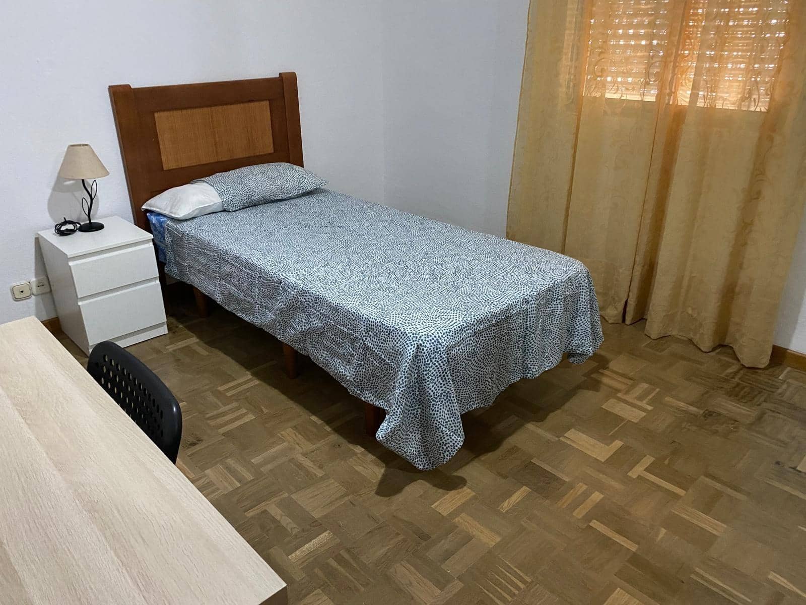 3 bedroom Flat for rent in Malaga city - € 1,100 (Ref: 9568773)