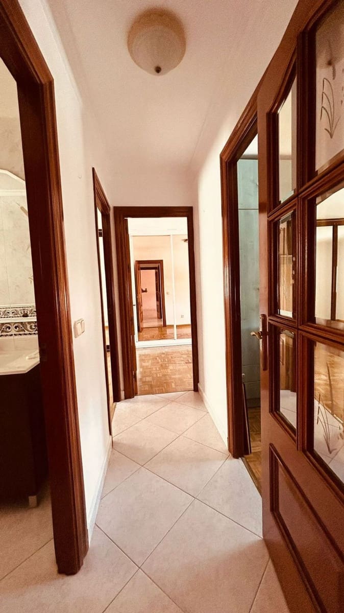 3 bedroom Flat for rent in Malaga city - € 1,100 (Ref: 9568773)