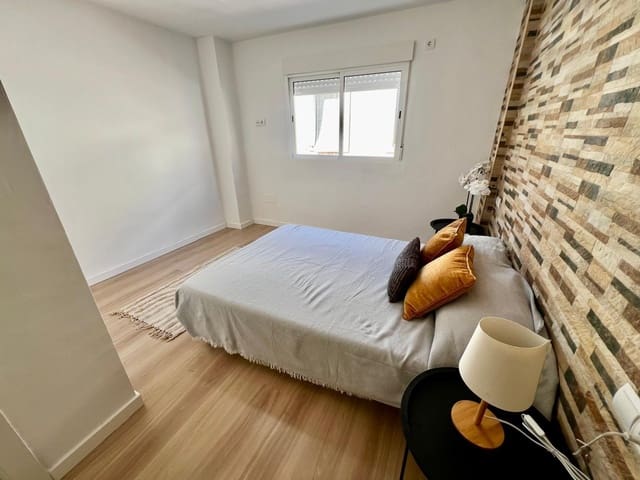 2 soverom Rekkehus til salgs i Málaga by - € 269 000 (Ref: 9568774)