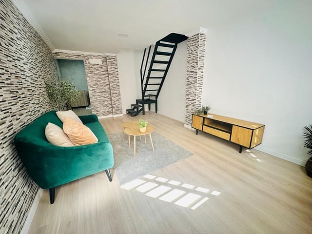 2 soveværelse Rækkehus til salg i Málaga by - € 269.000 (Ref: 9568774)