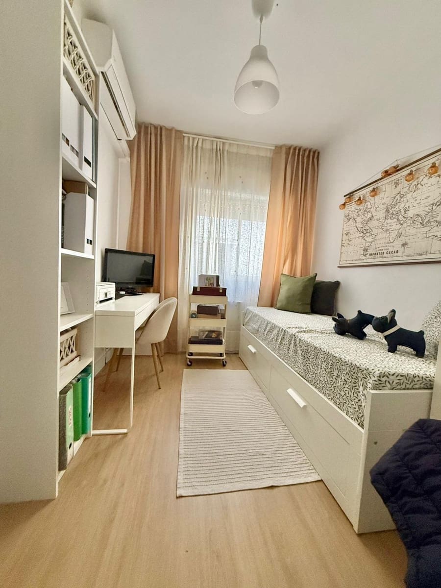Piso de 3 habitaciones en Málaga ciudad en venta - 286.000 € (Ref: 9586609)