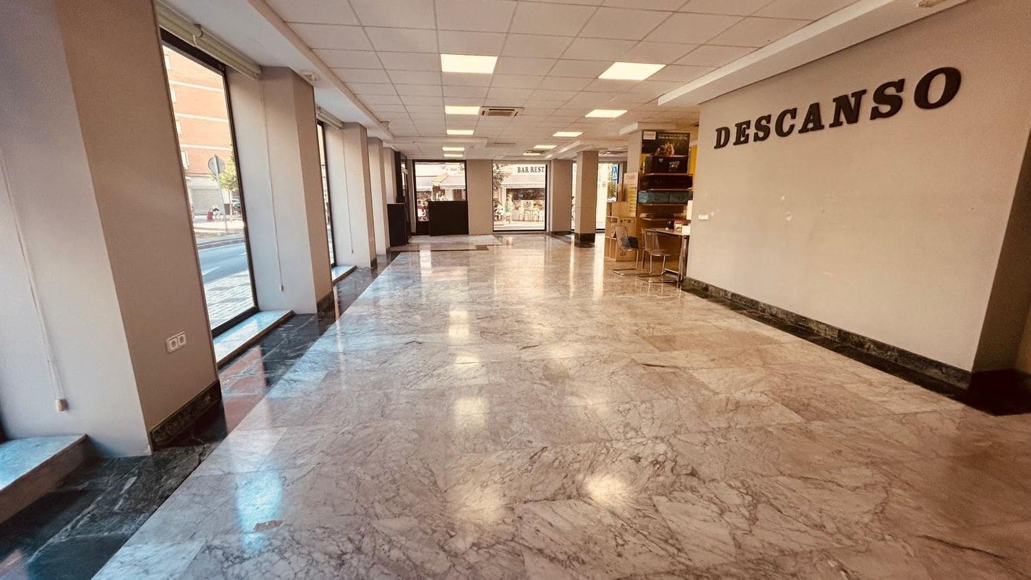 Commerciale da affittare in Malaga citta - 2.500 € (Rif: 9596258)