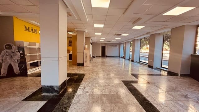 Commerciale da affittare in Malaga città - 2.500 € (Rif: 9596258)