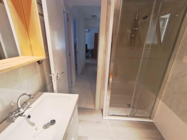 4 quarto Apartamento para arrendar em Málaga cidade - 350 € (Ref: 9596283)