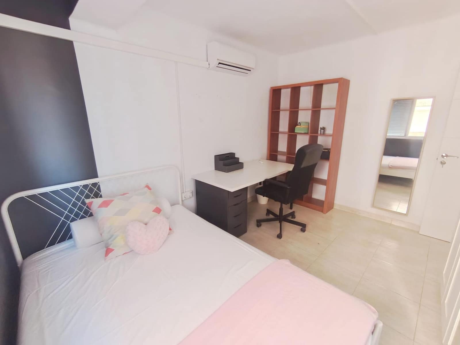 4 camera da letto Appartamento da affittare in Malaga citta - 400 € (Rif: 9596284)