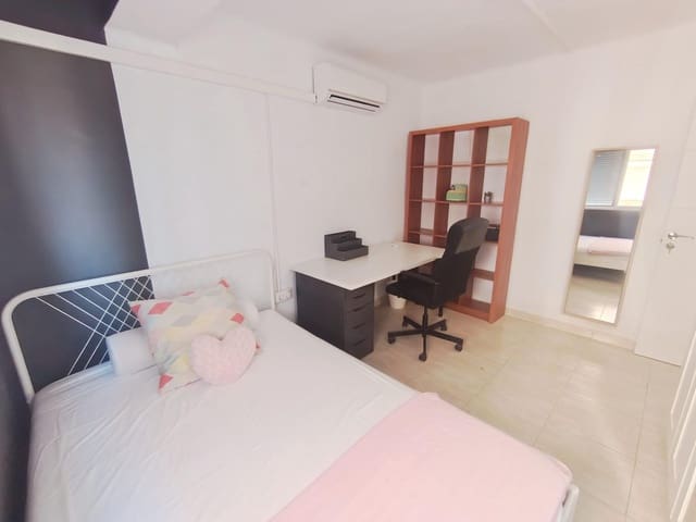4 camera da letto Appartamento da affittare in Malaga città - 400 € (Rif: 9596284)