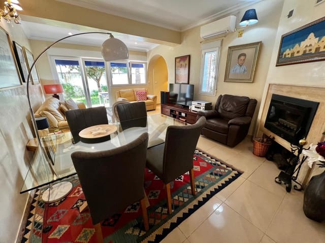 5 soverom Villa til salgs i Churriana, Málaga by med svømmebasseng garasje - € 890 000 (Ref: 9599639)