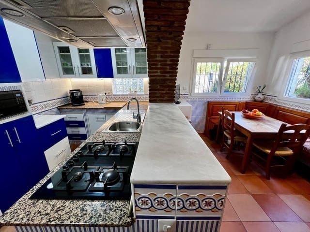 5 soverom Villa til salgs i Churriana, Málaga by med svømmebasseng garasje - € 890 000 (Ref: 9599639)