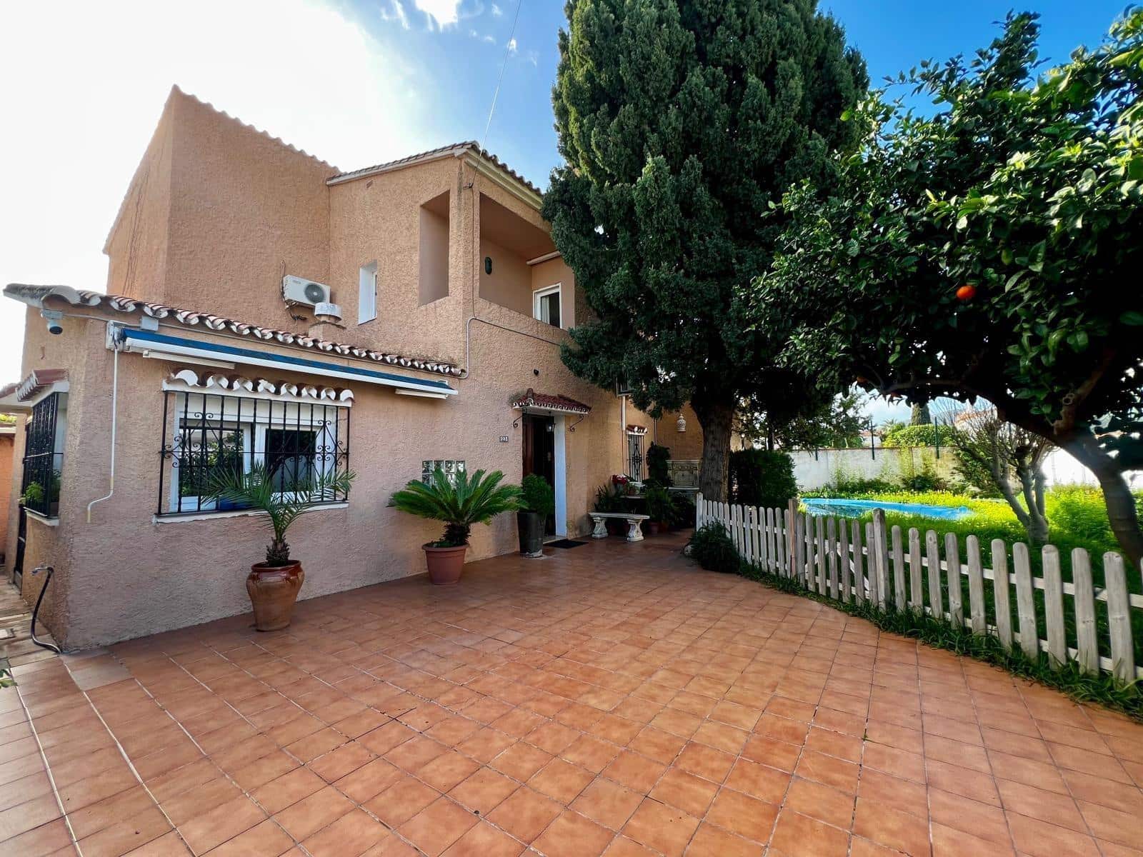 5 bedroom Villa for sale in Churriana with pool garage - € 890,000 (Ref: 9599639)