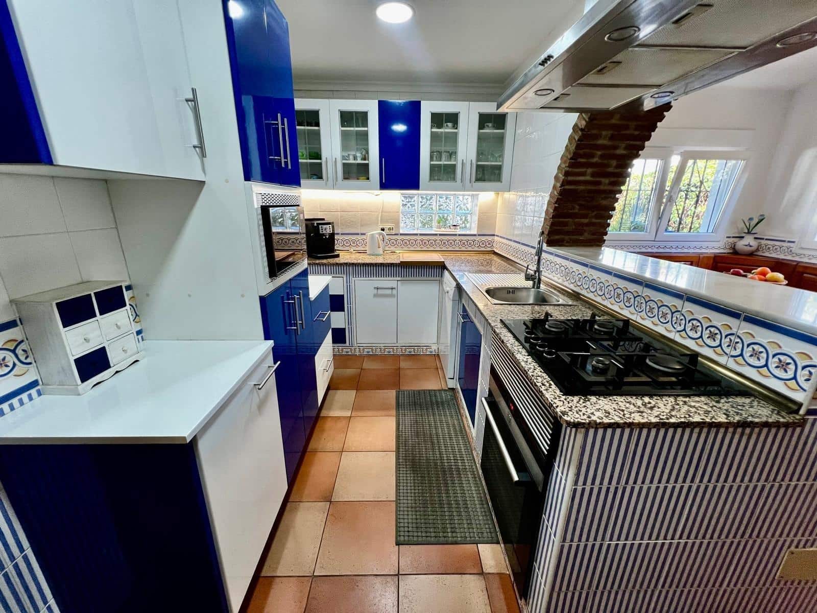 5 bedroom Villa for sale in Churriana with pool garage - € 890,000 (Ref: 9599639)