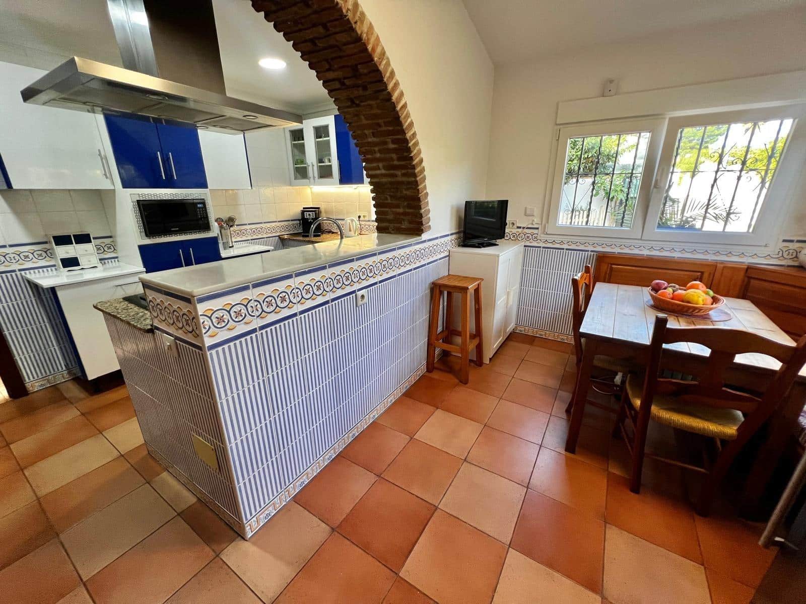 5 bedroom Villa for sale in Churriana with pool garage - € 890,000 (Ref: 9599639)