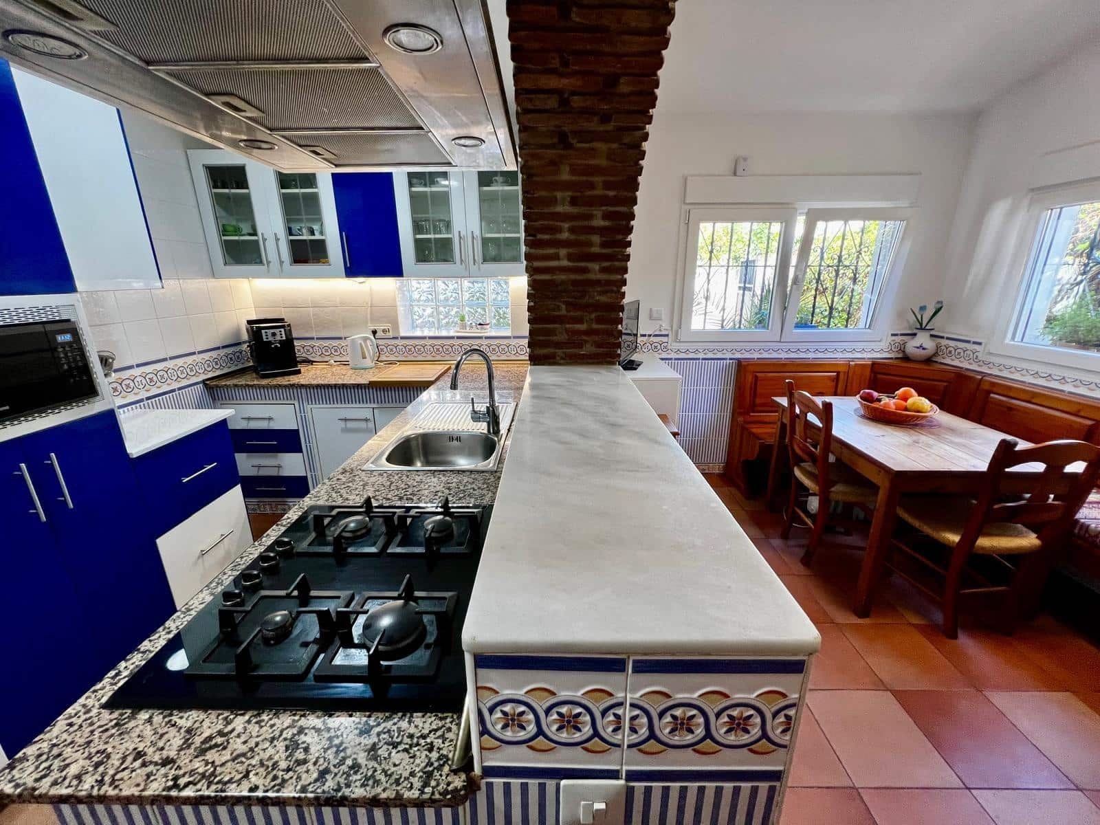 5 bedroom Villa for sale in Churriana with pool garage - € 890,000 (Ref: 9599639)