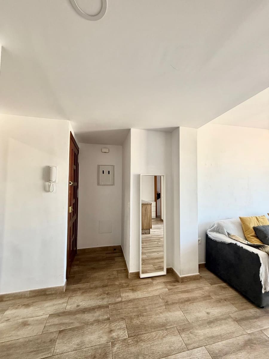 3 Zimmer Wohnung zu vermieten in Malaga Stadt - 1.200 € (Ref: 9601192)