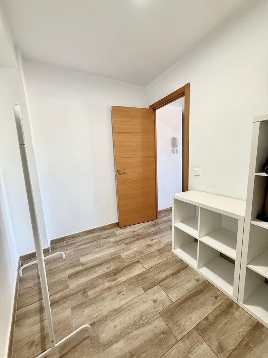 3 Zimmer Wohnung zu vermieten in Malaga Stadt - 1.200 € (Ref: 9601192)
