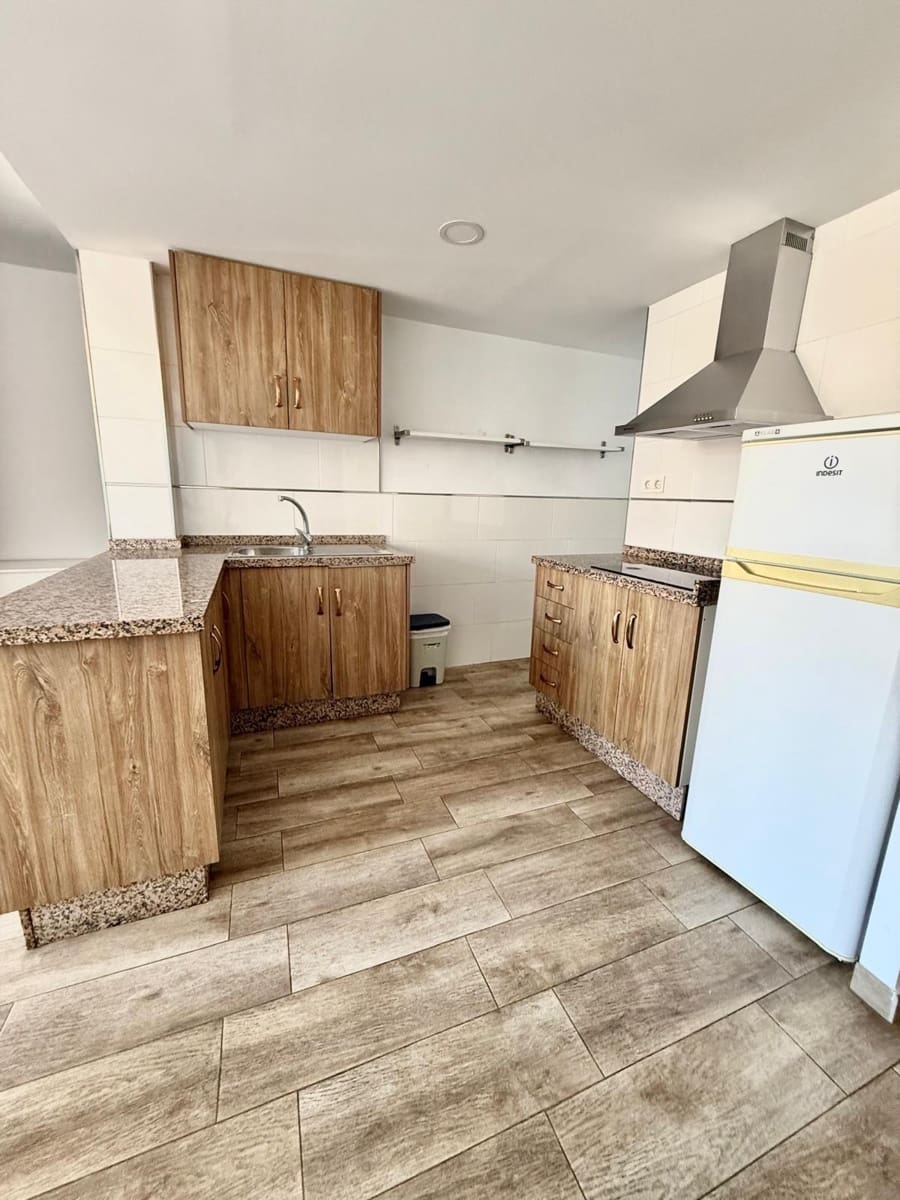 3 Zimmer Wohnung zu vermieten in Malaga Stadt - 1.200 € (Ref: 9601192)