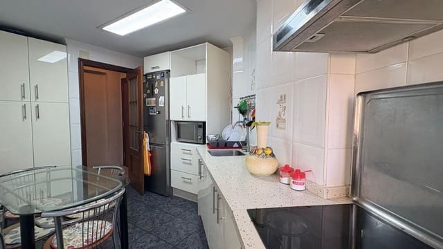 3 soveværelse Lejlighed til salg i Carretera de Cadiz, Málaga by - € 260.000 (Ref: 9608157)