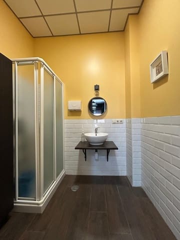 Kaupallinen myytävänä paikassa Málaga kaupunki - 76 000 € (Ref: 9608159)