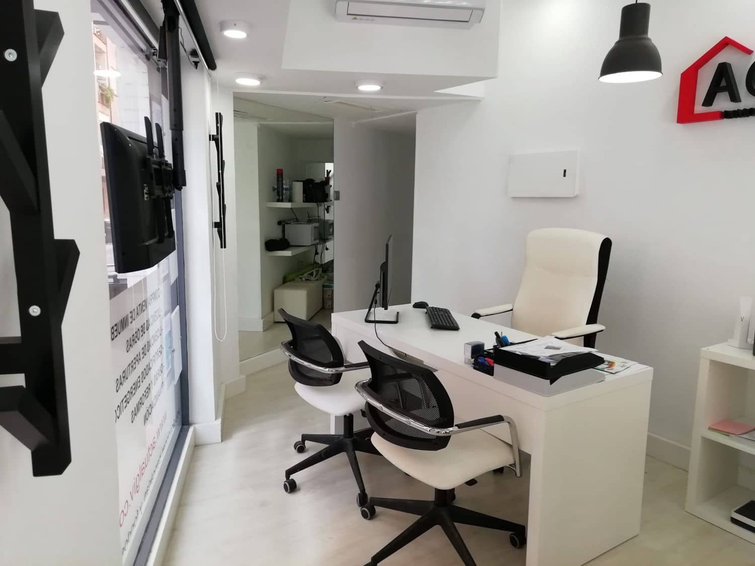 Bedrift til leie i Malaga by - € 600 (Ref: 9611631)