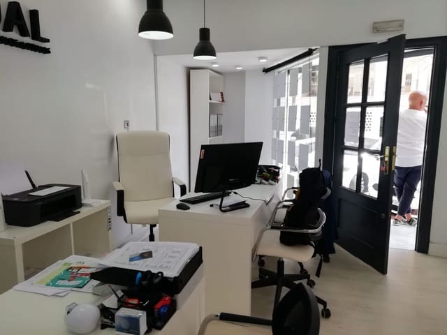 Bedrift til leie i Málaga by - € 600 (Ref: 9611631)