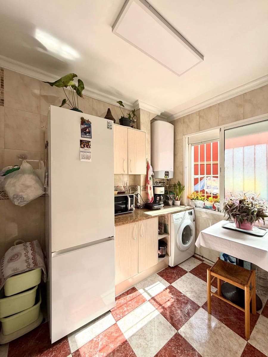 3 slaapkamer Flat te koop in Malaga stad - € 216.000 (Ref: 9615632)