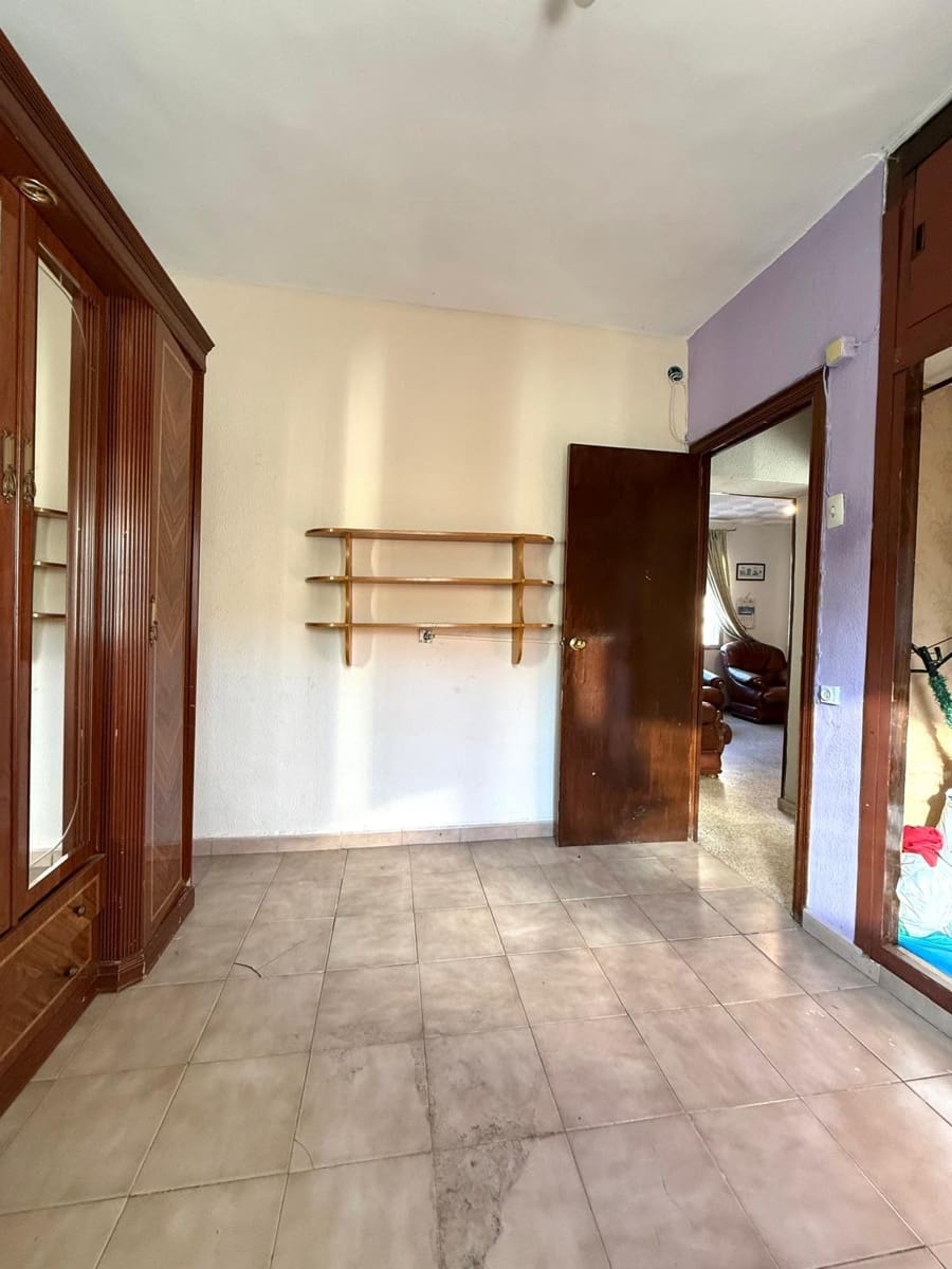 Piso de 4 habitaciones en Málaga ciudad en venta - 230.000 € (Ref: 9619374)