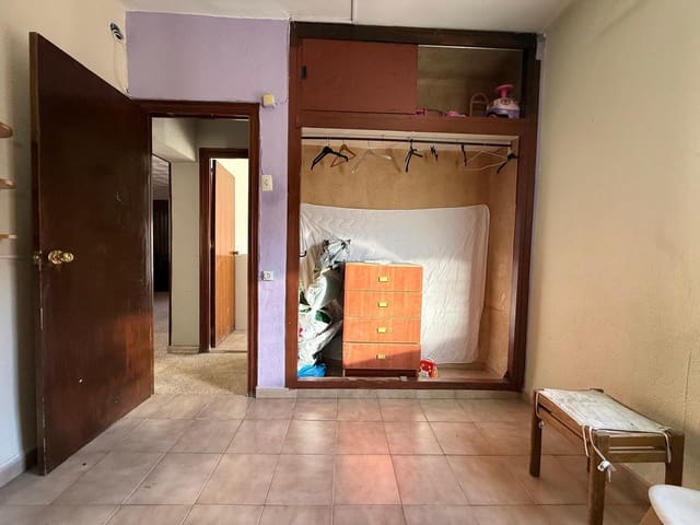 Piso de 4 habitaciones en Cruz de Humilladero, Málaga ciudad en venta - 230.000 € (Ref: 9619374)