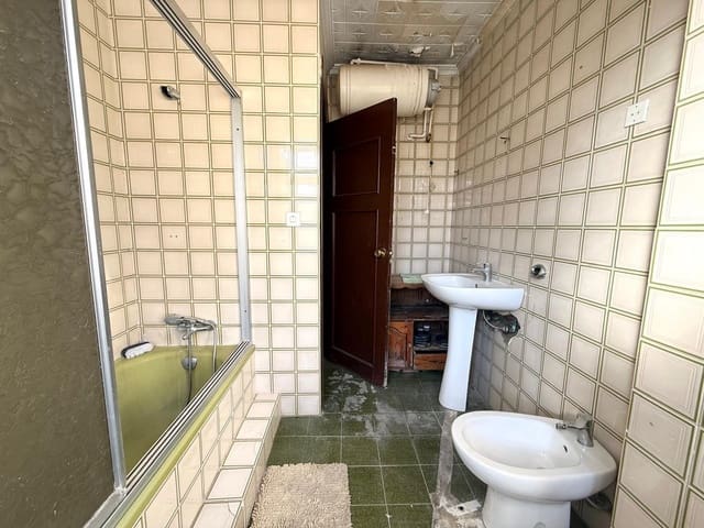 Piso de 4 habitaciones en Cruz de Humilladero, Málaga ciudad en venta - 230.000 € (Ref: 9619374)